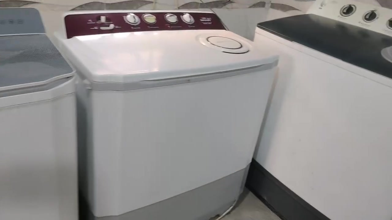 مرحبا انواع الغسالات جميع الحجام ( 20) كيلو ( ٣٨ كيلو )  ( ٤٠ كيلو )  ( ٤٥ كيلو ) يغسلن بطانيه أم نفرين سعر  الغساله فقط 125الف العنوان بعقوبة صناعه الثالثه عل عثمانيه ***********

