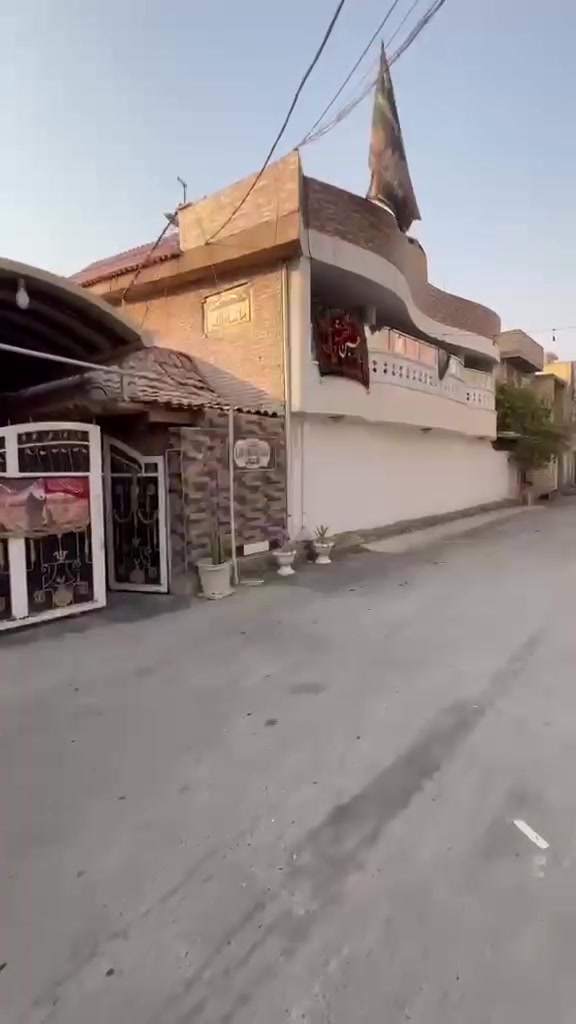 دار للبيع مساحة 378 متر الواجهة 27  النزال 14
ملك صرف زراعي سند 25 قرار محكمة 

الخدمات كهرباء ماء مجاري وتبليط 

موقع الدار بغداد الشعب حي البساتين مقابل الشقق 

المحتويات 
كراج وحديقة اماميه وخلفيه استقبال. وهول ومطبخ  حار وبارد وغرفة نوم عدد 6 وخدمات عدد 4 وحولي وسطح 

المراجعه مكتب البيت المعمور الهندسي مقاولات عامه عروضنا مستمره تتناسب حسب رغبه الزبون 
بإدارة الحاج ابو محمود الصالحي ***********
