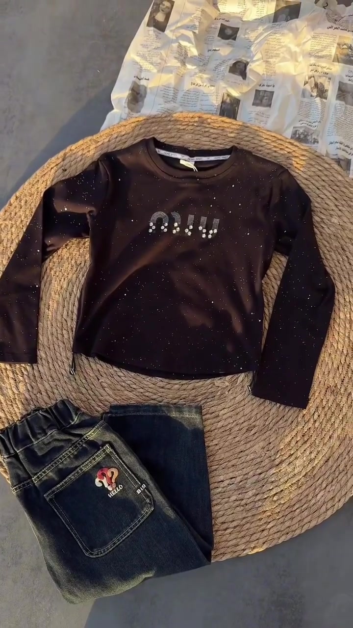 ⁨	✨ طقم بناتي أنيق ✨

👖 بنطرون جينز — قياسات من 2 إلى 5 سنوات
👕 تيشيرت بناتي بثلاث الوان— قياسات من 2 إلى 5 سنوات

ستايل حلو ومريح للصغار 🤍
📩 للحجز والاستفسار راسلونا خاص⁩

نص مكتوب في الصور:
- Al-Fasila new clothes