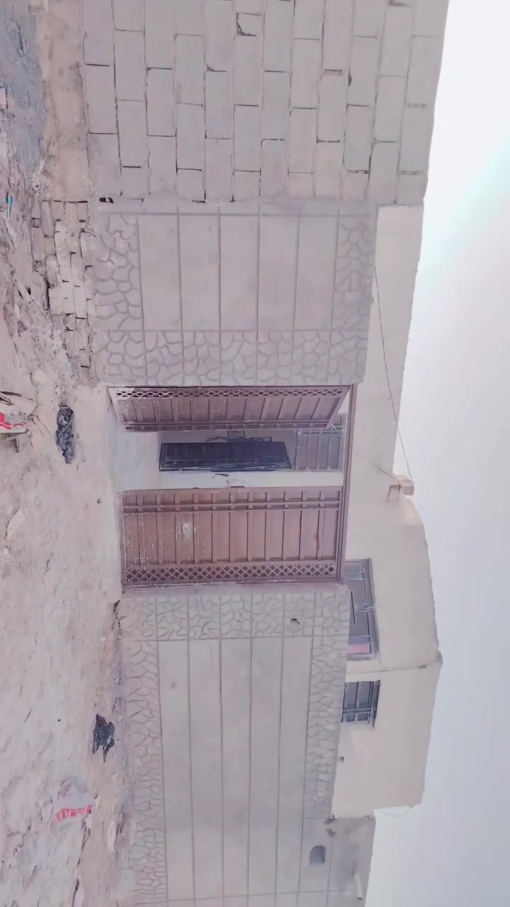 بيت زراعي للبيع المساحه ١٠٠ مربع بيه غرفتين وصاله ومطبخ دوانيه وصحيات السعر ٣٦ وبيه مجال العنوان حي فدك السعداويه طريق ال عواد *********** شارع الفرن
