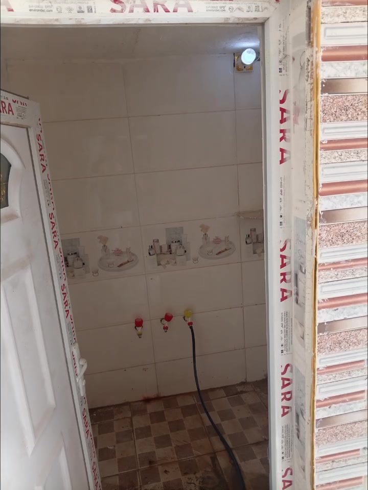 بيت مساحه 280م قرب السوق ثلاث غرف استقبال صاله صحيات داخليه وخارجيه كراج سياره  للإستفسار ***********
