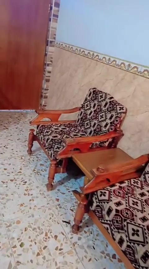 تخم قنفات خشب زان عشرة مقاعد سفنج ضغط عالي درجة أولى مع طبلات عدد 4 واحده كبيرة وسطية للتفاصيل اكثر  مراسلة وات ساب ***********
