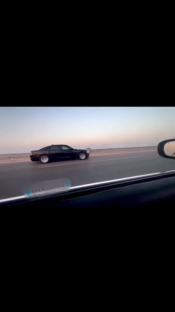السلام عليكم 

(جارجر 🖤 SXT) 

‏‎الموديل : 2017 آصل

‏‎( المحرك : 6V 3600 ) 

‏‎(رقم بصره  •

{عداد المسافه المقطوعه 64 مايل •

{ملاحظه السياره متصرف عليهه ربع •

{تغرير مياه امطار بدون ضررمكفولة من الصبغ والتبديل.

‏‎المواصفات :

‏‎* حساسات خلفية . 

‏‎* شاشه  مع نظام كار بلاي .

‏‎* ويل قياس 18 بلادي . 

‏‎* مصابيح امامية زنون . 

‏‎* تشغيل عن بعد . 

‏‎* محدد سرعة . 

‏‎* بلوتوث . 

‏‎* كاميرا خلفية .

‏‎* دخول ذكي (بصمة) .

* السعر 185$

‏‎الاستفسار متواجد واتساب***********

العنوان : البصره. الهارثه
