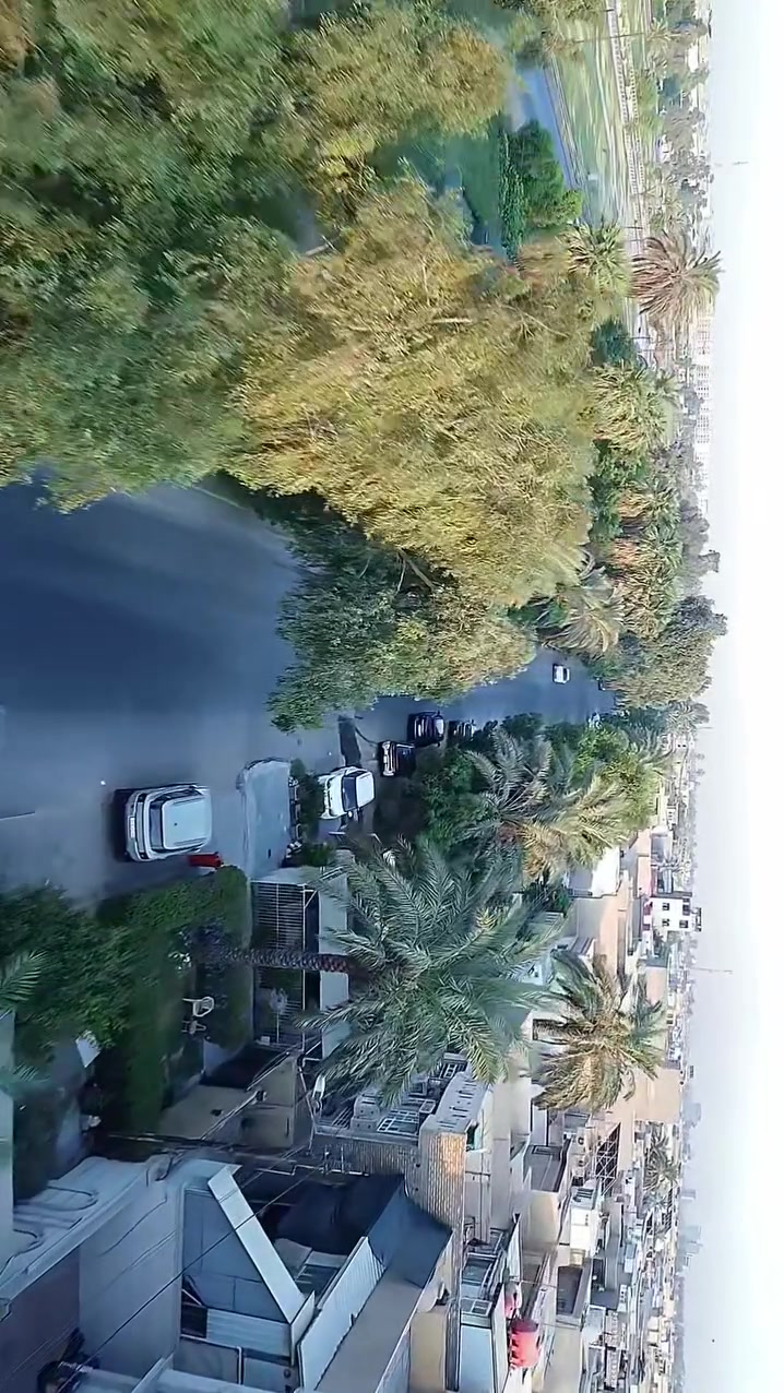 🔥 فرصة سكنية مميزة للاستثمار أو السكن العائلي في حي تونس 🔥
لكل من يبحث عن الفخامة والمساحة والموقع الممتاز، بيت متكامل الخدمات ومصمم بأعلى المقاييس جاهز للسكن مباشرة
​تفاصيل ومواصفات العقار
​المساحة: 200 متر مربع
​الأبعاد: الواجهة 10 متر × النزال 20 متر.
​عدد الغرف: 4 غرف نوم واسعة  ومخزن (2 غرف بالطبقة الأرضية + 2 غرف بالطبقة العلوية).
​الملحقات الداخلية: صالة استقبال واسعة خدمات وحمام ومطبخ متكامل

​المساحات الخضراء يحتوي على حديقتين (حديقة خارجية + حديقة داخلية) لإعطاء إضاءة وتهوية طبيعية وشكل جمالي ساحر.

​🎁 هدايا مجانية خاصة ويه البيعة (سكن مباشر بدون أي مصاريف)

 مطبخ تفصال إيطالي راقي كاملاً (هدية مجانية ويا البيت)
 تخم صالة فاخر تفصال عراقي من خشب الكازان الأصلي المتين (هدية مجانية ويا البيت).
​💰 السعر العقار 750 مليون دينار عراقي (قفل / غير قابل للتفاوض).

​📍 الموقع: بغداد - حي تونس (موقع هادئ وقريب من كافة الخدمات).

​📞 للإستفسار، لمعاينة العقار، أو للتواصل:

يرجى التواصل عبر الرسائل المباشرة للصفحة  أو الاتصال على الرقم: [***********]
@الجميع
