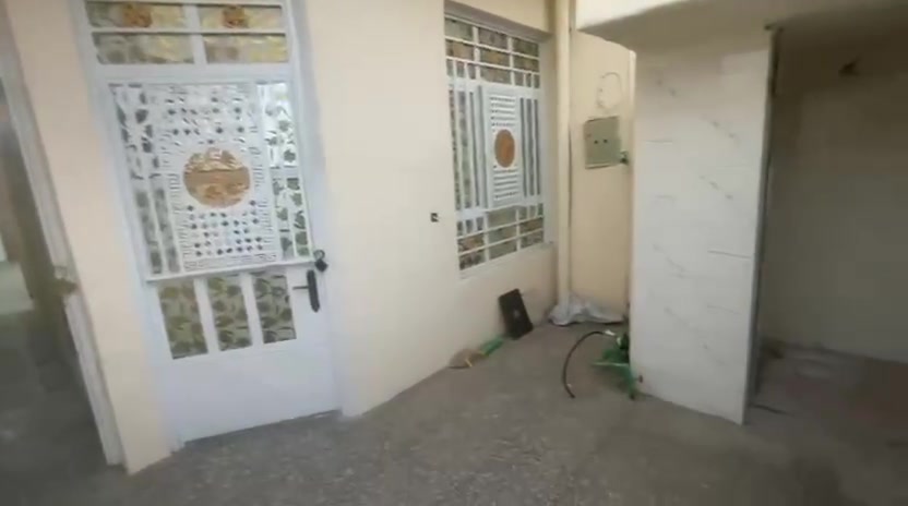 السلام عليكم بيت 100متر رابع فرع عن معمل الغاز بيت صب مسلح بيت نضيف عالي على الشارع بيت بناء حديث مفول حالين البيت فارغ كبل تحط بي جاهز على اربعه اوعشرين حبايه السعر الاتصال على الارقام التاليه 
‏‪***********‬‏
