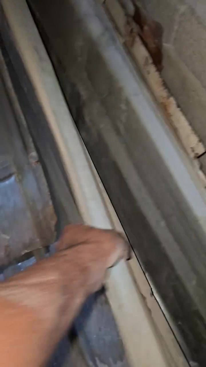 البيع شلعه وحده حط سعرك واذا خدمني تعال اخذهن
