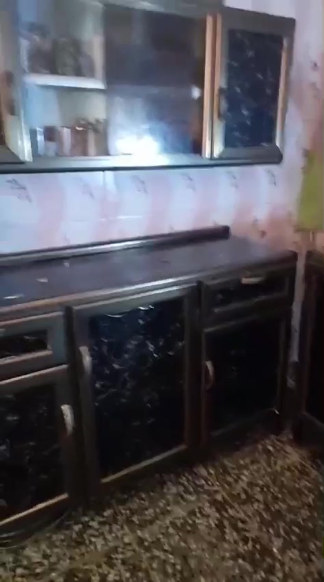 كاونتر المنيوم رايده ب 150 نضيف ومرتب مابي شي بس محاب لونه