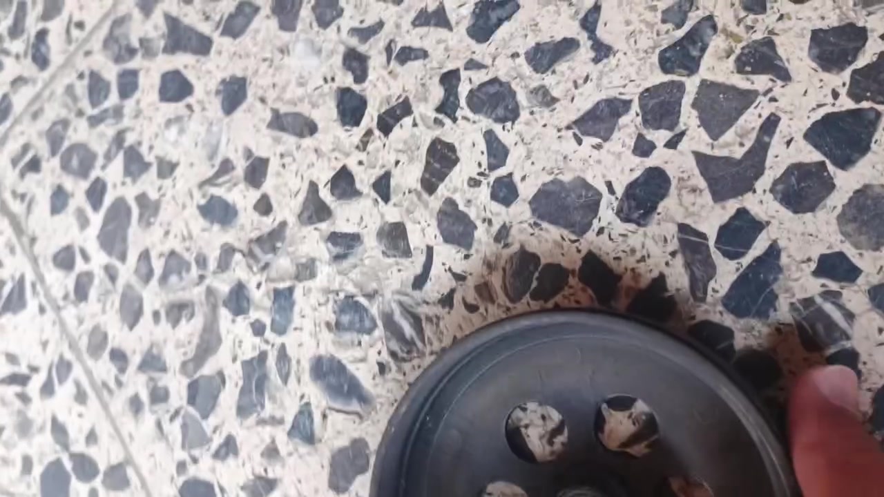 السلام عليكم للبيع دبل ماكس خلفي جديد بعده بجيس سعر 10 وبيه مجال وعندي جوزه مال ماكس بلاديه كلشي يشتغل بيهه سعر4 وعندي تاير ماكس خلفي بعده جديد بيه بس فتيله وحده سعر 10وعندي كلج خلفي مال ماكس بعده بجيس بلادي سعر 10 رقم *********** مكاني قطاع 30 شارع المدارس
