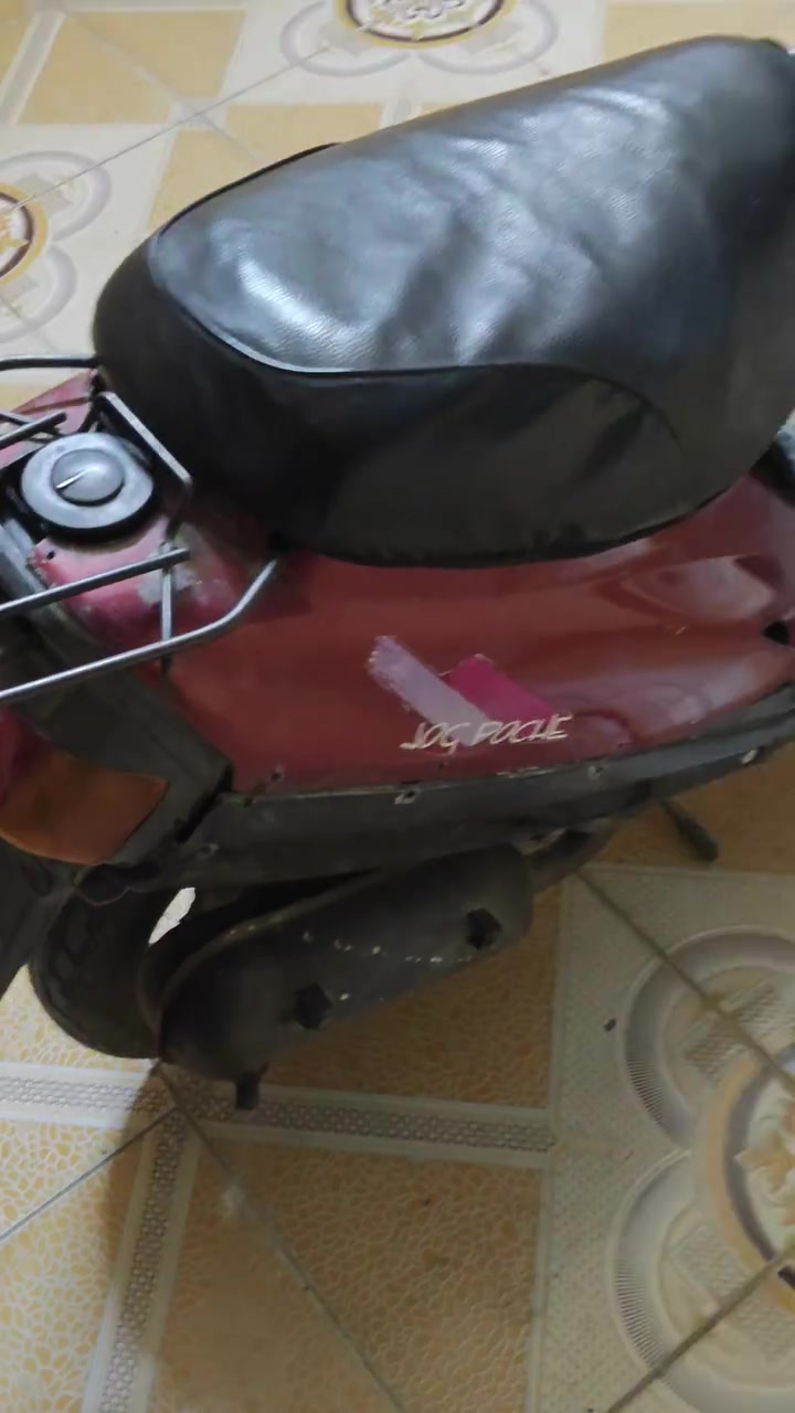 المحرك: 50cc محرك تعمير جديد بالكامل، عزم قوي ونشاط ممتاز (2T اقتصادي جداً).للبيع: سكوتر ياماها جوج بوش (Yamaha Jog Poche) ياباني أصلي 🛵
التشغيل: هندَر (سريع التشغيل من أول ضربة).
الملحقات: السلة الأمامية الأصلية المدمجة + الحمالة الخلفية.
الحالة الفنية: الكهربائيات والدبلات والإطارات بحالة ممتازة وجاهزة للتنقل.
البدن الخارجي: حالة مستعمل طبيعية (خدوش ونقص بسيط بالكفر موضح بالصور).
💰 السعر: 300,000 دينار عراقي (وقابل للتفاوض البسيط للشراي ).
📍 المكان: [موصل -حمدانيه]
📞 للتواصل والاستفسار: [***********]
