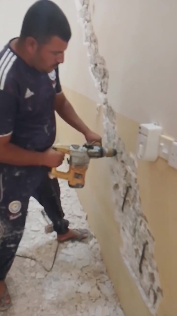 تمت المعالجه احد المنازل من اخر اعمالنا في قرية تل الشعير 
زرع شياش حديد في داخل التشقاقات

تم معالجة /تشققات 
(كما موضح لكم في الفيديو)
العنوان : القياره 
الهاتف :  - ***********
مراسلة: الصفحه
