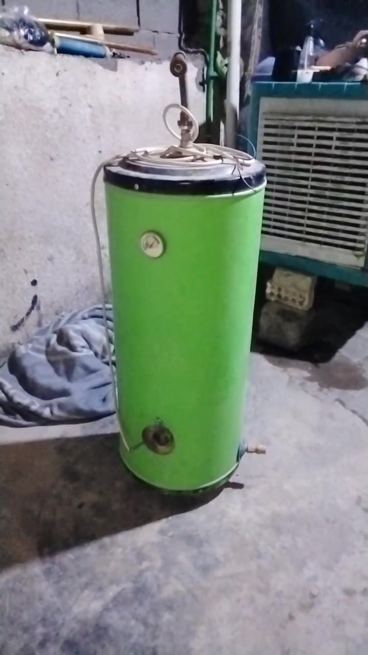 السلام عليكم
ثلاجه حجم وسط سعره140
وكيزر 120 لتر ب60 نضيف جدا 
وطباخ منضدي ب45 
مكاني بغداد مدينة الصدر 
واني مكلف بلنشر 
وهذا رقم صاحب الاثاث 
*********** عباس
