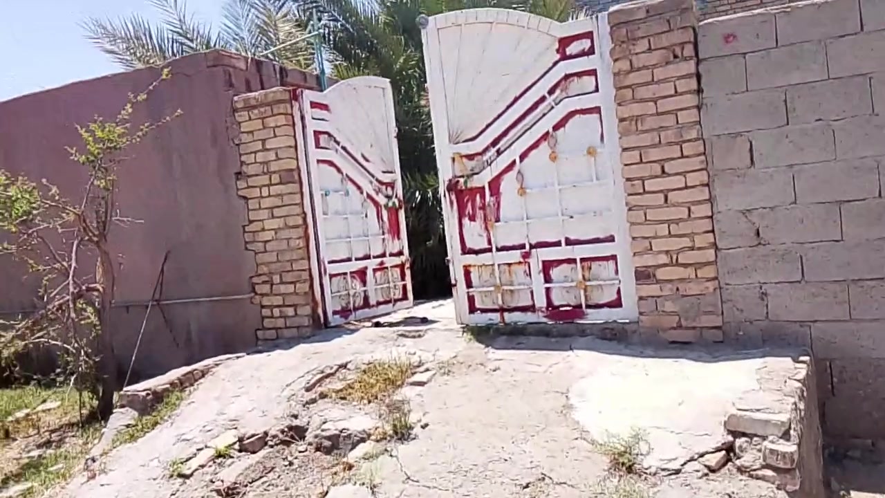 سلام عليكم بيت للبيع في حي الجهاد الزنابره مساحه الف متر البيت صاير فرعي جهت الشط عقد ١٧ البيت صار بي تماس كهربائي واحتركت بيه غرفه وصاله فقط سعره ٤٠ مليون وبيه مجال بصيط ***********
