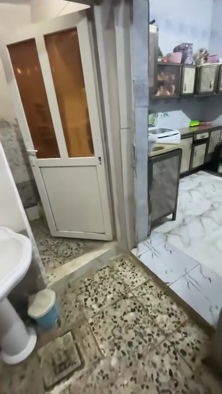 السلام عليكم بيت للبيع في منطقة الحميدية في بداية شارع سيد عوده مساحة البيت 100m طابق ونص للاستفسار ***********
