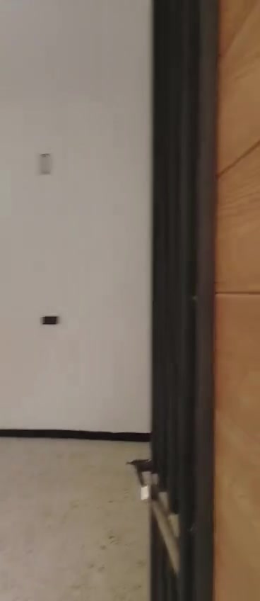 بيت عدد اثنين للايجار كل بيت طابقين يحتوي على ثلاث غرف نوم استقبال صاله مطبخ حمام فوك حمام جوه بلكونه البيت جديد بعد محد نازل بيه في المدائن سلمان باك منطقة الجمعيه قرب مدرسة زرقاء اليمامه للبنات للاستفسار *********** بيه واتساب أو ***********
