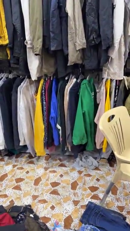 ملابس • بدون تفاصيل