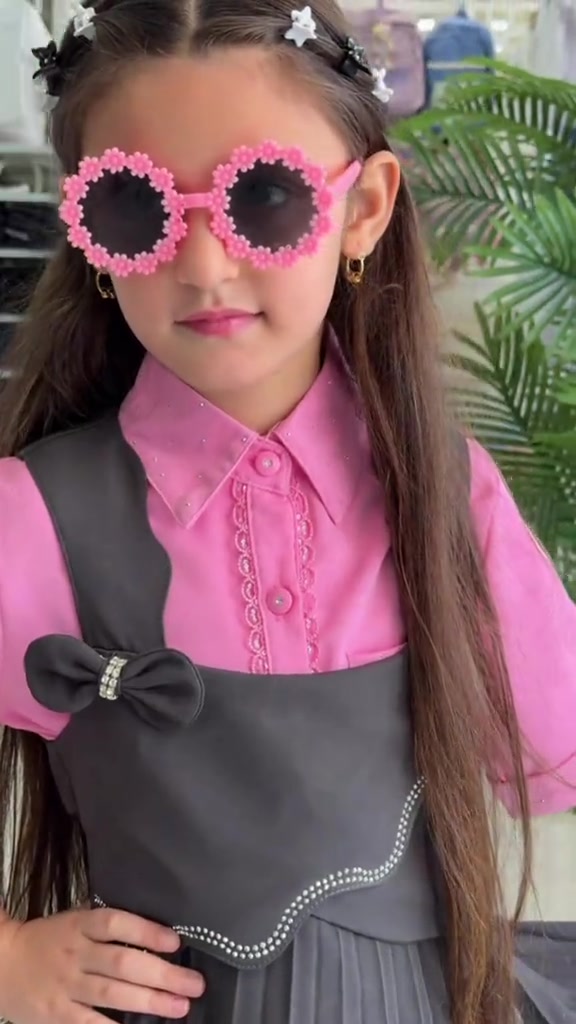 جهّزنا لكم أجمل زي مدرسي يجمع بين الأناقة والراحة لتستقبل السنة الجديدة بكل ثقة 💕 👗 الصدرية: 18,500 دينار 👔 القميص الوردي: 10,500 دينار 📏 القياسات: متوفرة من عمر 6 إلى 12 سنة #مجمع_النمور_فرع_الموصل  💌 راسلونا للطلب  العنوان : الموصل - سايدين المثنى - مقابل متنزه المثنى  الهاتف 📞: *********** 🚚 خدمة توصيل متوفرة لكل انحاء العراق
