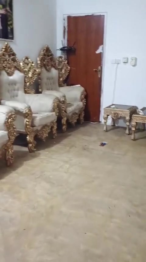 السلام عليكم متوفر تخم للبيع مثل ماواضح نضيف كلش مكانه الحبانيه السيسي شراي حياه الله
