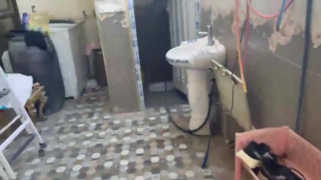دار للبيع مساحه 150 متر طابو صرف 

بناء حديث جاهز لسكن موجود مميز 

طابق الأرضي يحتوي على صاله ومطبخ

  وغرفتين نوم وحمام منور كراج 

طابق الأول يحتوي على ثلاث غرف 

وحمام بالكونه بناء حديث 

طابق ثاني يحتوي على سطحين بيتونه 

الاستفسار ***********
