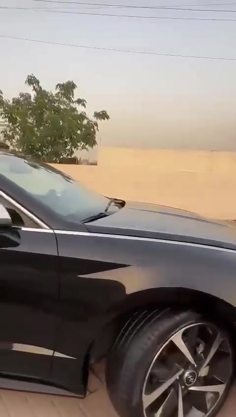 سوناتا ٢٣ فول حادث بسيط مثل ما موجود بالصور
حافة البنيد صبغ و جاملغ صوب السايق قليل بارد
محرك ١٦٠٠ تيربو 
السياره بأسم شركه تريد مداور او وكاله 
السعر ١٥٥ 
موبايل ***********
