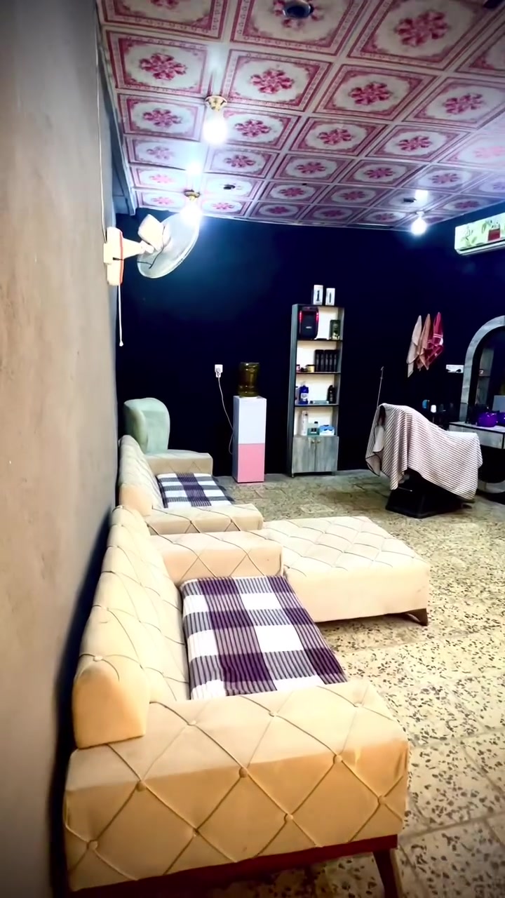 على بركة الله تم افتتاح محل حلاقه رجالي في حي الحسين ابو غرق قرب تكسيات بزل حجي علي مجاور اسواق سراج للحجز:***********
