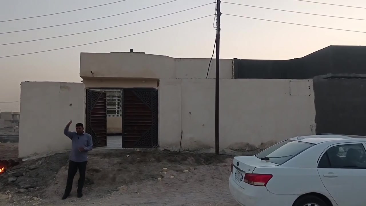 بيت للبيع
المساحه 250متر 10في 25
بناء حديث طارمه واسعه 
مطبخ ديوانيه
غرف عدد 2
منور عدد 2
صيحاة داخليه
بيت بناء طابوك والسقف كونكريت
العنوان حي الجوادين النزله الثانيه
متوفر ماء مع كهرباء
السعر 75مليون وبي مجال
للاستفسار الاتصال 
***********
