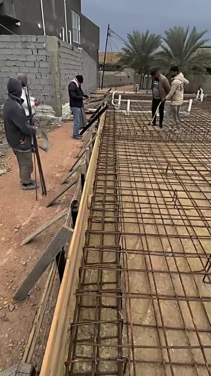 بفضل الله تم إنجاز المرحله الأولى لاحد مواقعنا صب رفت بإشراف هندسي والقادم افضل ان شاء الله.

مقاولات ابو حسين النجار واولاده 

***********
