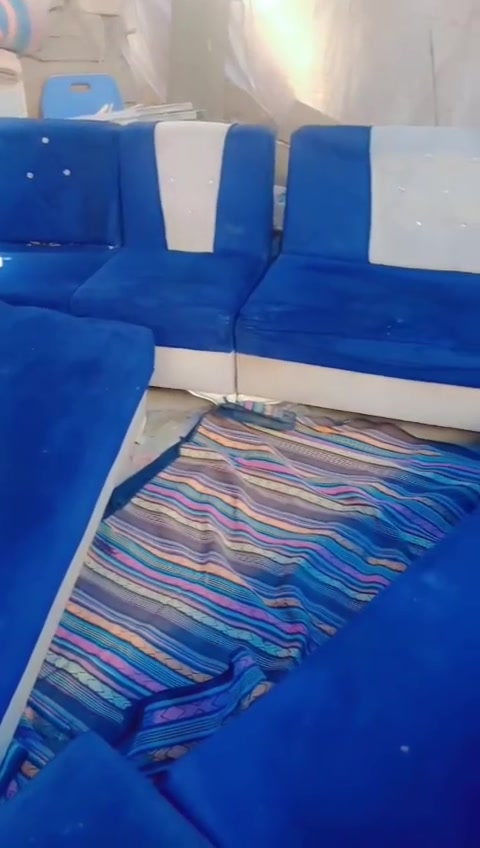 سلام عليكم عدنه غرف نوم ثنين واحده سعره 100واحده سعره 252والكونتر سعره 190والقنفات 10مقاعد سعره 100العنوان طوريج شارع نضوري الرقم ***********
