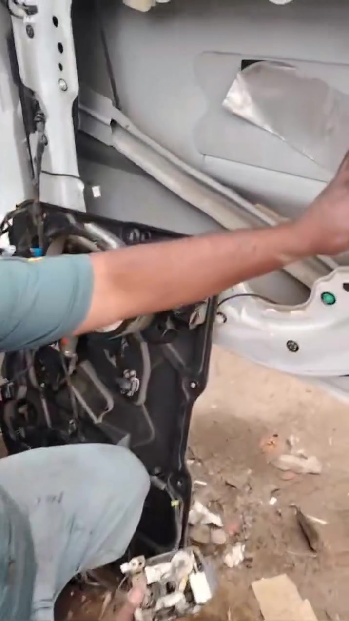 متابعين #ورشة الحاج رحيم دبعون .. 
(نوع السيارة جيب لاريدو بيهه مشكلة ب القفل ) 
.
ورشتنا مختصة ب تصليح مكائن الجام والاقفال والسنتر لوك وتطبيگ الابواب ل كافة أنواع السيارات مع تأسيس الكهربائيات اذا كانت لديك فيها مشكلة يعني سيارتك ترجع شركة ميكانيك وكهرباء مع عمل البصمات تفتح وتقفل  .  . . امريكي . الماني . كوري . ايراني . صيني .شرط ترجع شركة مع الضمان ب العمل .
 (( العزيزية شارع السدة خلف محطة وقود الداخلية مقابل اسماك ومشويات كوخ دجلة )) . للاستفسار مراسلة الصفحة أو الاتصال على الرقم .
{ *********** }
