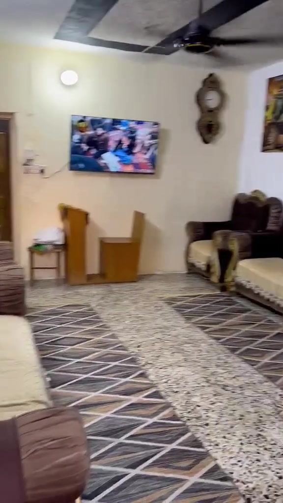 السلام عليكم بيت اللبيع الغزاليه شارع الضغط يم مستوصف العراق الجديد مساحه 200 متر الواجه 10 البيت بناء قديم بس نظيف كلش. وهذا تصوير البيت المعرفه السعر التواصل على هذا الرقم ‏‪***********‬‏
