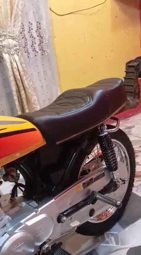 سلام عليكم دراجه للبيع تؤه معمره حته شهرين ماصارلهة سكنر دراجه احله من الفيديو السعر 700وبيه مجال  ***********
