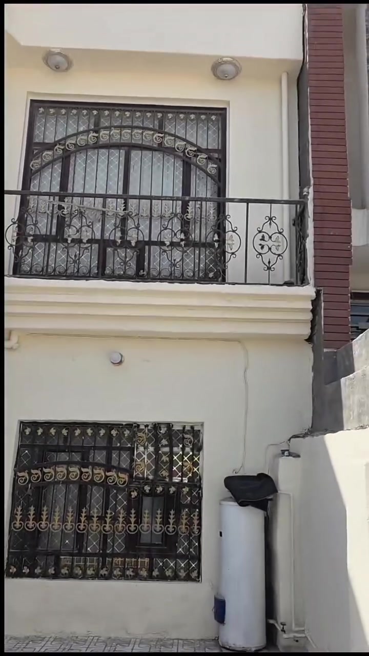 🏠 دار طابقين للبيع – حي رحيمة

📍 الموقع: حي رحيمة، ثاني فرع باتجاه مستشفى الإمام علي، وقريب من أسواق بيت غاوي.

📐 المساحة: 125 م²
🏡 الدار: طابقين
🛏️ الطابق العلوي: غرفتين، قياس كل غرفة 6 × 4 م
📜 السند: طابو

📞 للاستفسار ومعرفة السعر والتفاصيل:
***********
***********
