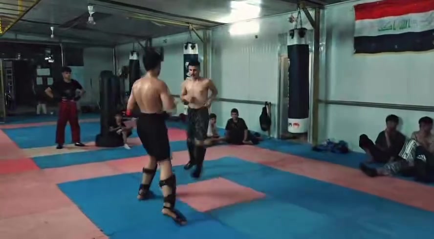 🥊 ابنك أمانة.. وبناء شخصيته وصحته مسؤوليتنا! 🌟
​تعبت من جلوس ابنك الطويل على الموبايل والألعاب الإلكترونية؟ 📱
تريد تشوفه واثق من نفسه، جسمه رياضي، ويتعلم الانضباط والشجاعة؟
​نادي العزيزية للكيك بوكسنغ يفتح أبوابه لاستقبال الأبطال الصغار! 🏆
🥊 تدريب احترافي بإشراف مدربين معتمدين
🥇 انضم إلينا اليوم وابدأ رحلتك نحو البطولة!
📍 [ واسط العزيزية الشارع الجديد داخل النادي مقابل كوفي الضيافة]
 | 📞 [ ***********]
اشتراك في نادي العزيزية للكيك بوكسنغ / 25 الف
للأيتام / 15 الف
الشهداء والمتعففين مجاناً
اخوان ثنين /35 الف / والثلاث خوان / 50 الف
