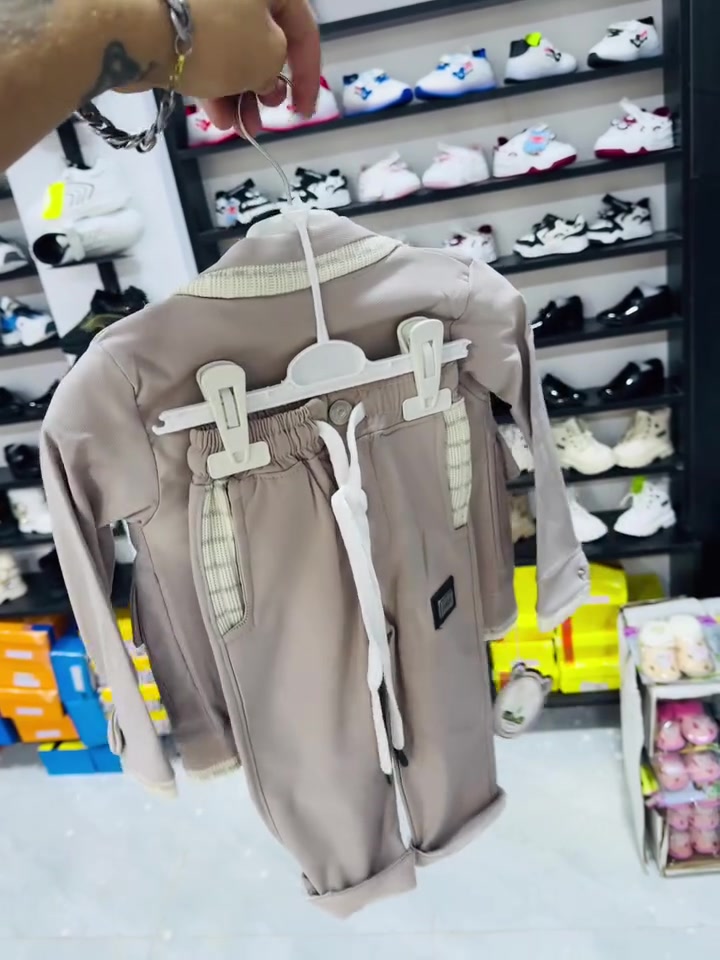 ملابس أطفال