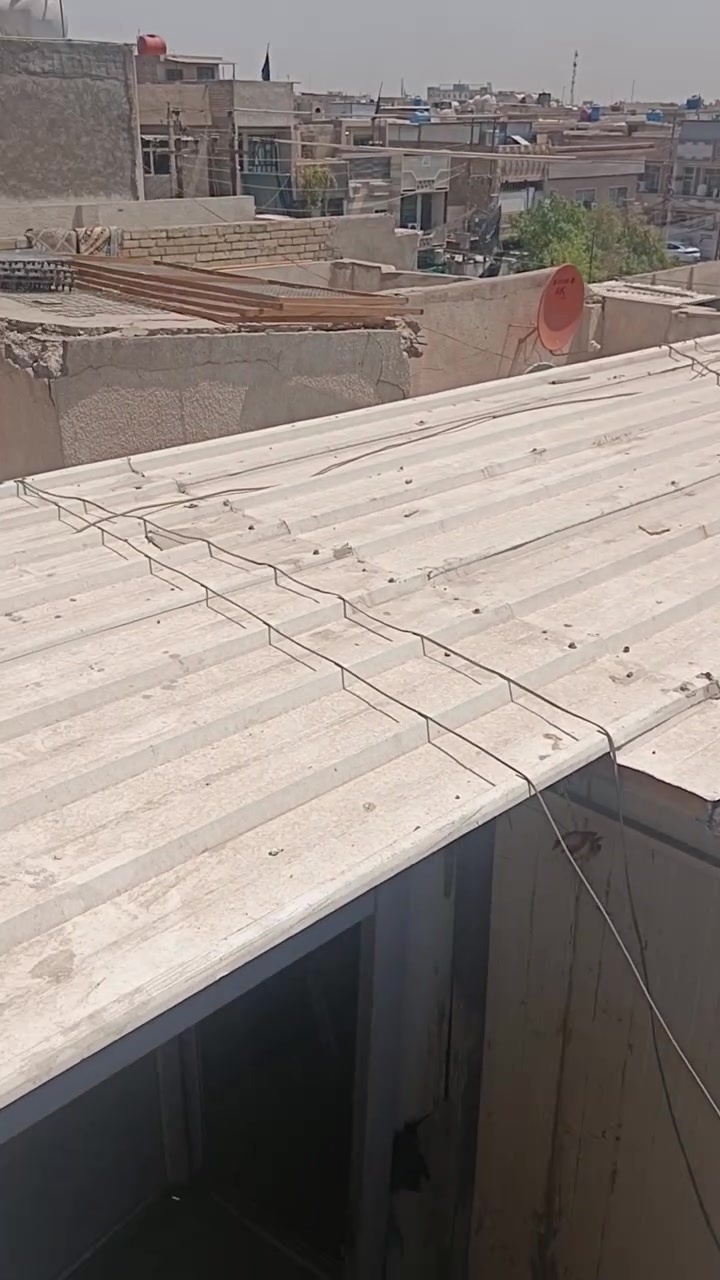 السلام عليكم 
البيع
سندويش  ابو نحله    
  طول ١٢,,,الوجه اربعه ونص
البيع شلع هوه البيبان هيكل حديد ابو الربعه 
جد نضيف 
***********
