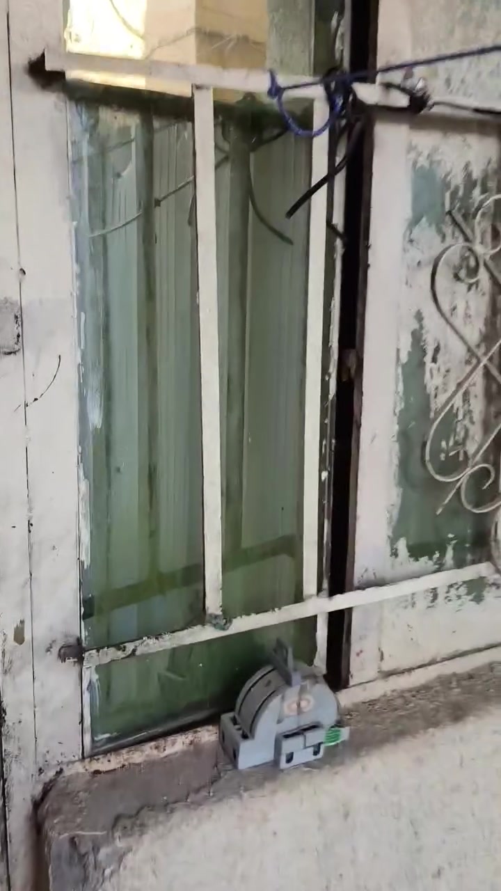 اسلام عليكم بيت ايجار بحي عسكري قرب مدرسه ياقود عل شارع ***********
