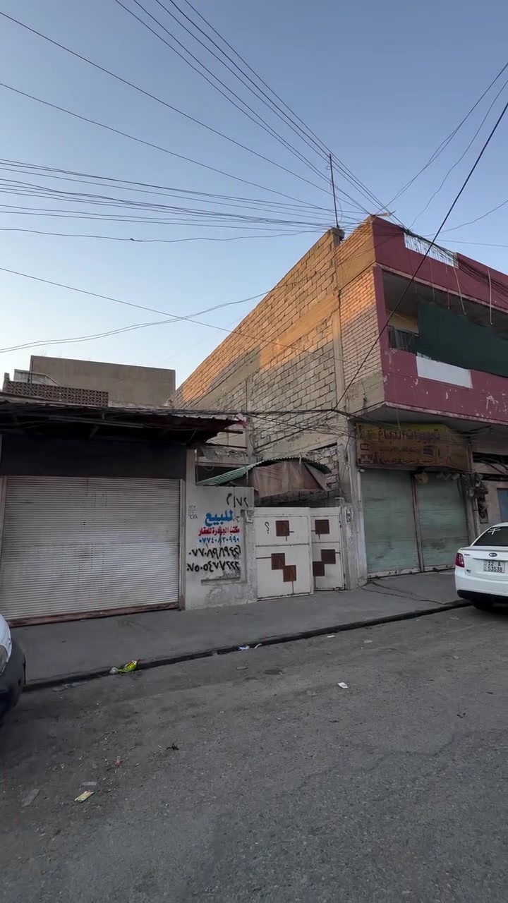 #مكتب ابراج الحدباء للعقار منشور رقم،،436
#للبيع 🏠🚪🪟🚪
دار  للبيع      مساحة (170) 
  
🏠 

  
......ـــــــــ........ــــــــ...(6) غرف نوم 🔚 صاله

🚪🪟🚪🪟
 🚾وصحيات 
حمام
ومطبخ
  ☸️💠 

🛻🛻🛻 سياره تكف يم الباب
،،،،،ـــ.......ـــــ......ــــ،،،،،
#عنوان_البيت   ↘️
⬅️ الساحل الأيمن  
منطقة (النبي يونس  ) 
  قرب شارع المركز 

`السعر جدا جدا مناسب 
~....`~.....`~.....`~
السند بسم شخص وٌآحًدٍ  2026
للاستفسار الاتصال📞 بالارقام التالية
***********📞طه المشهداني 
***********اسماعيل العجيلي
#مكتب_ابراج الحدباء ♕عنوان المكتب شارع فاروق قرب حضيره السادة  ♕مكتب الساده سابقٱ

