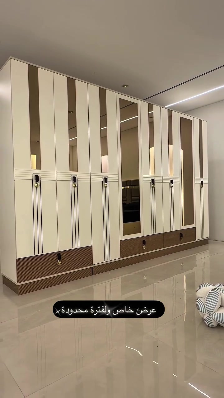 عرض خاص ولفترة محدودة حصريا بسعر مليون و550
#غرفة_النوم موديل *شكر * تتكون من 10 قطع بتصميم حديث مودرن
قياس الكنتور مع الملحق 340 بتقطيع داخلي مميز جدا
انارة بلميز مراية 
شغل درجة اولى مميز
السرير مخزن جك دبل هايدروليك
صبغ حراري مقاوم للخدوش والماء
ضمان حقيقي 5 سنوات
الشد والنقل داخل بغداد مجاناً متوفر توصيل لجميع المحافضات
للحجز عبر الصفحة او الاتصال على الارقام التالية***********

نص مكتوب في الصور:
- عرض خاص ولفترة محدودة