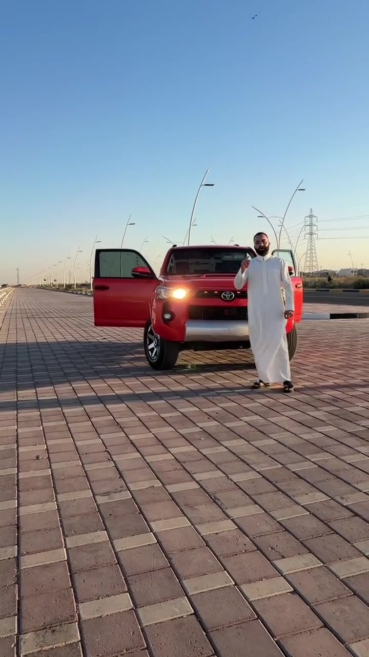 تويوتا 4Runner TRD Off-Road موديل 2024،
بدون رقم تترقم جميع المحافضات 

حادث السياره جاملغ وبنيد صبغ وباب خلف السايق شويه بارد 

وبالجاملغ شويه بارد 

📍📍تم تخفيض السعر 235ورقه بسعر رف فور 

 .

* القوة: 270 حصان.

* عزم الدوران: 278 رطل-قدم (حوالي 377 نيوتن.متر).

* ناقل الحركة: أوتوماتيك 5 سرعات.

* نظام الدفع: دفع رباعي (4WD) مع علبة تحويل للسرعات الثقيلة (Low Range).

* سعة السحب: حتى 5,000 رطل (حوالي 2,268 كجم). 

أهم مميزاتها

* قفل دفرنس خلفي إلكتروني (Rear Locker).

* نظام Crawl Control للمشي البطيء على التضاريس الصعبة.

* نظام Multi-Terrain Select لاختيار نوع الأرض (رمل، طين، صخور…).

* نظام A-TRAC لتحسين التماسك على الطرق الوعرة.

* نظام المساعدة عند النزول من المنحدرات (DAC).

* خلوص أرضي مرتفع يقارب 24.4 سم.

* زوايا دخول وخروج ممتازة تجعلها قوية في التطعيس والجبال. 

التجهيزات الداخلية

فتحت سقف 

* شاشة لمس 8 بوصات.

* دعم Apple CarPlay وAndroid Auto.

* كاميرا خلفية.

* تشغيل ذكي (Smart Key) وزر تشغيل.

* مقعد السائق كهربائي.

* نظام صوت بـ 8 سماعات.

* مثبت سرعة راداري وأنظمة أمان تويوتا (Toyota Safety Sense). 

مكان السياره سامراء 

#هاتف***********
