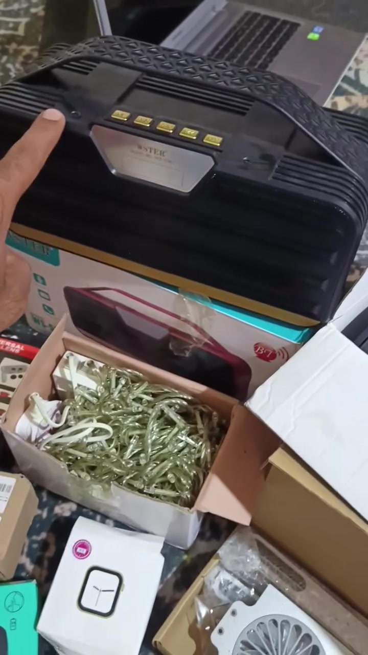 شلعة dhl عدد 34 قطعه
سعر 100 الف التفاصيل كاملة بالفديو
توصيل 5
***********
