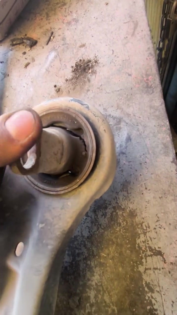 🔧 جانب من أعمالنا اليومية... ومن الله التوفيق 🔧

تم بفضل الله إنجاز صيانة سيارة دوج أفنجر (Dodge Avenger) 🚘🔧
مع تبديل القطع المستهلكة فقط حسب حاجة السيارة، للحفاظ على أفضل أداء وبأقل كلفة ممكنة على الزبون. ✅

💯 خدماتنا تشمل:
✅ صيانة دوج أفنجر وجميع موديلاتها
✅ صيانة جميع أنواع السيارات
✅ حدادة الصدر الأمامي والخلفي
✅ توفير قطع الغيار والأدوات الاحتياطية
✅ فحص وتشخيص قبل تبديل القطع
✅ شغل مرتب • سرعة بالإنجاز • أسعار مناسبة 🔥
✅ خدمة توصيل متوفرة 🚚

📍 العنوان: بغداد – ساحة الطيران – الفرع الثالث – شارع حجي منيشد

📞 للاستفسار والحجز:
***********
***********

🚘 إذا سيارتك دوج أفنجر تحتاج صيانة أو قطع غيار، أهلًا وسهلًا بيك في الصادق.
نوفرلك الصيانة والقطع المناسبة وبأسعار مناسبة. 🔧❤️

#دوج #دوج_أفنجر #Dodge #DodgeAvenger #Avenger #دوج_العراق #صيانة_دوج #صيانة_أفنجر #قطع_غيار_دوج #قطع_غيار #صيانة_سيارات #تصليح_سيارات #حدادة_صدر #سيارات_امريكي #سيارات_أمريكية #بغداد #ساحة_الطيران #العراق #اكسبلور #ترند
