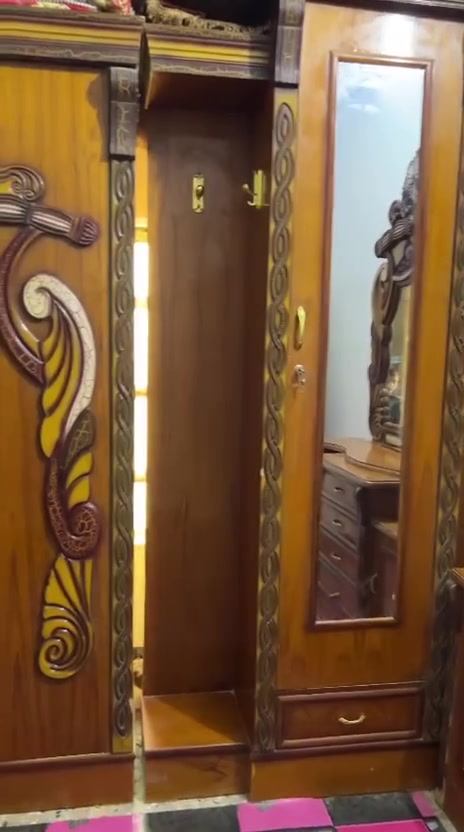 غرفه نوم للبيع نضيفه شوفت عينك مكاني البصره قضاء المدينه الشراي يتصل على الرقم ***********
