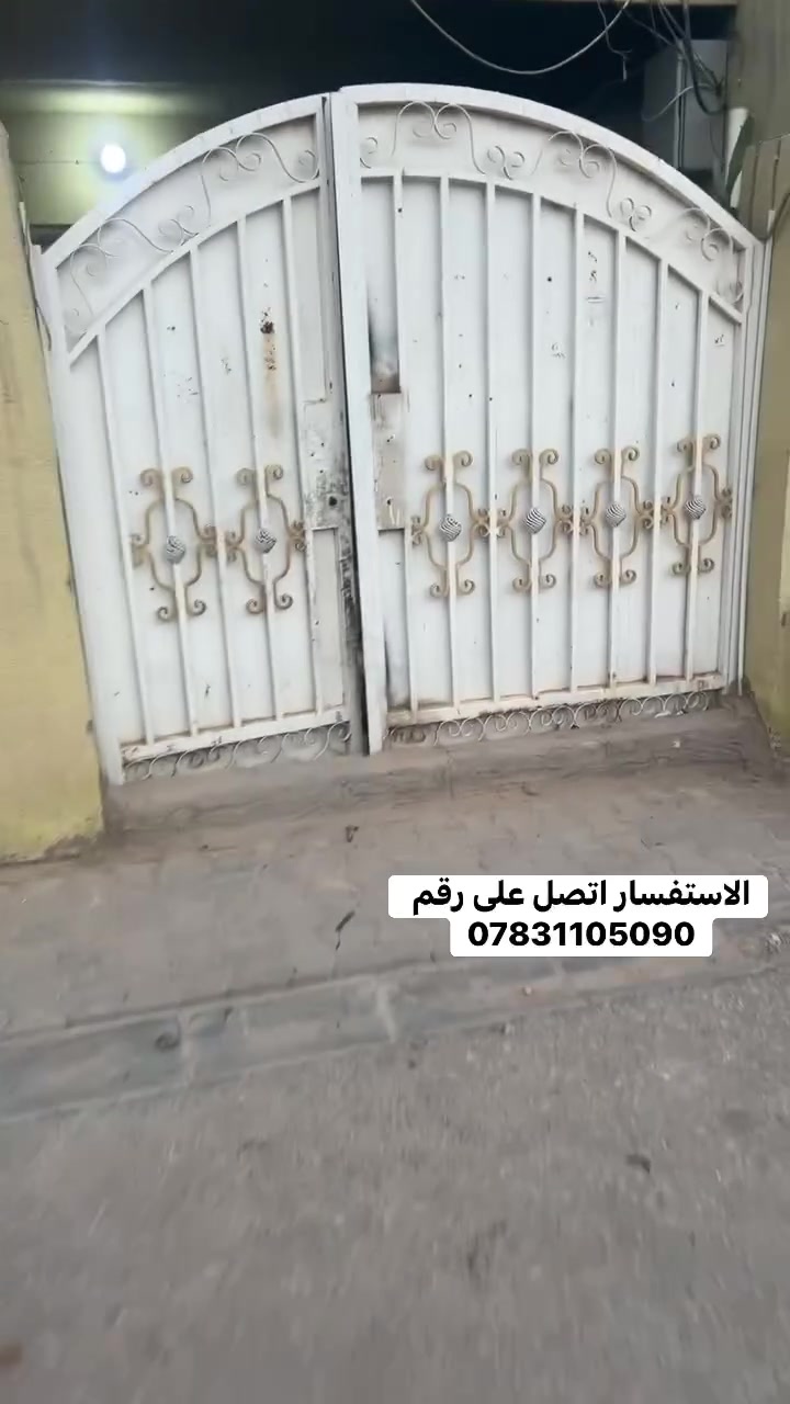 يا الله بيت ركن يبعد عن شارع 40 م للبيع مساحته 250 متر يتكون من بيت 200 م غرفتين وصاله ومطبخ وستقبال وصحيات وغرفه وصاله فوك طابق ثاني بل اضافه إلا مشتمل 50 م غرفه وصاله ومطبخ وصحيات برضوية الثالثه بشارع عقيل دعمي الاستفسار اتصل على *********** أو مراجعة مكتب الإمام علي ع للعقار قرب مدرسة شمس الشموس
