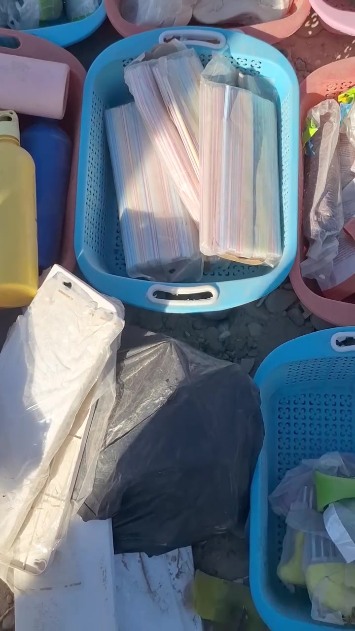 دشاديش ابيض صيفي تقريبا 60 قطعه ب50الف
سروال رجالي تقريبا 200 قطعه ب 50 
اغراض محل حاجه الف ب 50 الف 
تكريت القادسية 
***********
