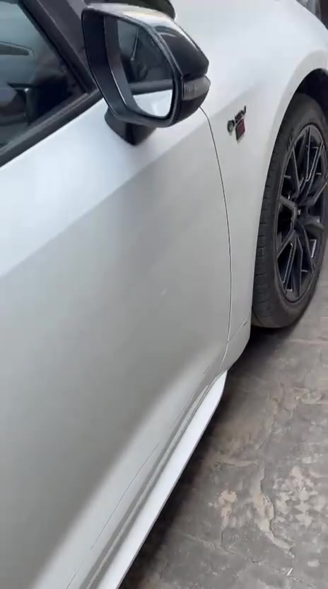 Toyota Corolla Levin GR HEV 2025 للبيع
🔹 المواصفات:

• موديل 2025

• فئة GR الرياضية

• Hybrid HEV ⚡⛽

• محرك 1.8 لتر

• نظام تحديد ومساعدة على المسار

• نظام التحذير/منع التصادم الأمامي 🚨

• مثبت سرعة

• Auto Hold

• هاند بريك كهربائي

• كاميرا خلفية

تبريد قطعتين

• شاشة وسطية

• إضاءة LED

• سلايت

• جنوط GR سوداء

• سبويلر خلفي رياضي

بيها ملاحظه بالباب مثل ماموضح بالفديو 

📍 الموصل

💰 السعر: [160]

📞 للتواصل[***********]
