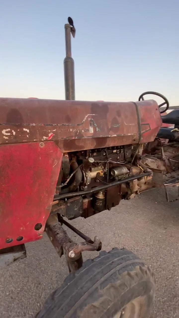 بۆ فرۆشتن تراکتۆر ئینگلیزی 290 گیر و مەکینەی بەشەرت  هەموو گیانی بەشەرت شوین چەمچەمال 
***********  ***********
