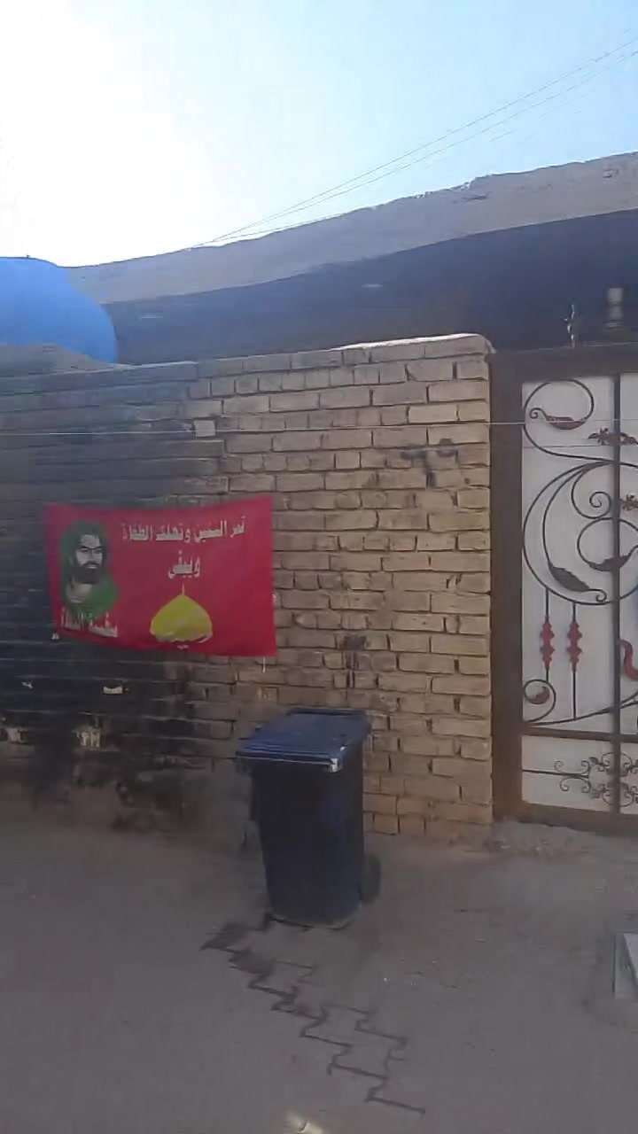 السلام عليكم عندي بيت المساحه 100 العنوان الدوالم الشعله شارع ابو دراج قرب محمد المختار البيت الواجهه سبعه والنزال 15 يحتوي على استقبال وغرفه نوم وصحيات ومطبخ ومنور سعر 55 وبمجال الاستفسار على هذا الرقم ***********
