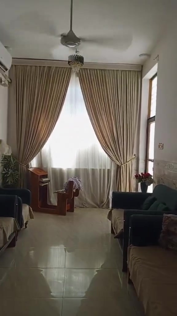 بيت للبيع ١٢٥ م طابو صرف ابو عجاج خلف محطه وقود ابو عجاج فرع روضه الاديان للاتصال فقط ***********
