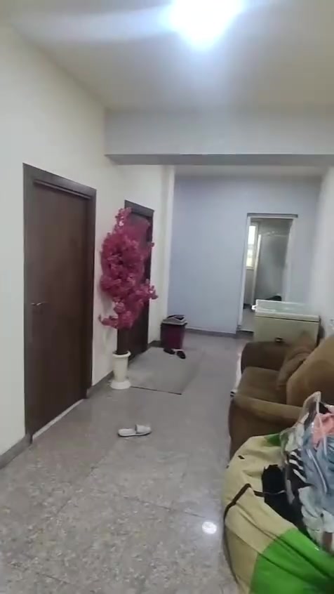 متوفر سكن بلكراده مجمع مشن  قريب علا التكنولوجيه الشقه 3 غرف و صاله و مطبخ واسع و حمام و سبالت محتاجين نفر واحد الشقه مؤثثه كامله للتواصل واتساب 
***********
