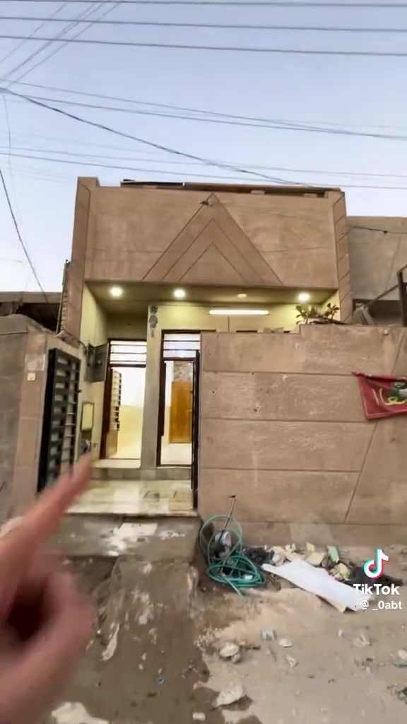 السلام عليكم
بيت للبيع 🏠 

مساحة 100م

بناء جديد جاهز من كل شي 

مكان المعوقين الاستفسار على الرقم 

***********
