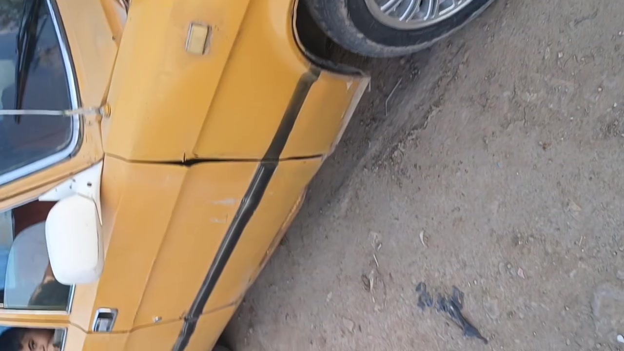 سياره خير من الله محرك اثنين ونص
باتري جديد كهربائيات شغال اشاير لايتات   حداديه 80 بالميه  تانكي بانزين جديد  السياره عوزها ترتيبات قليله السعر 19 
***********
